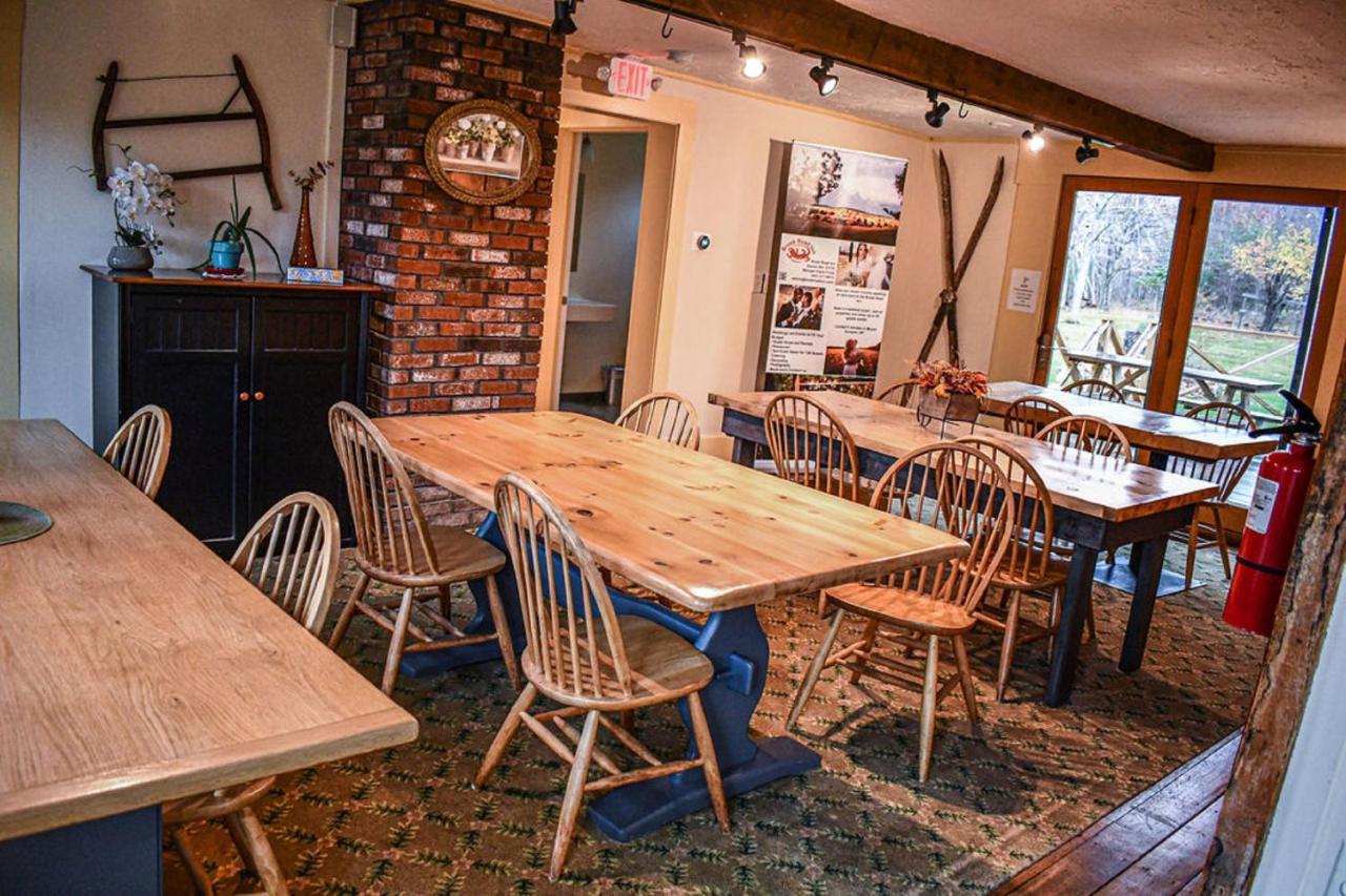 Brook Road Inn Goshen Exterior foto